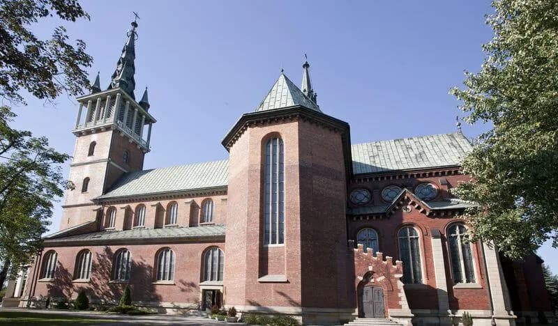Sanktuarium Trzebinia: Historia, Cuda i Niezapomniane Atrakcje