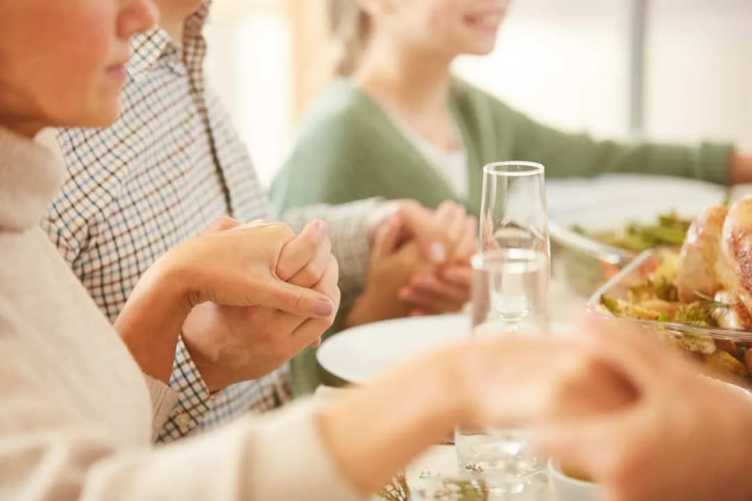 Jakie modlitwy przy śniadaniu wielkanocnym, aby wzbogacić tradycję?