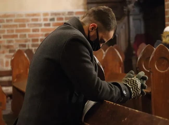 Jaka modlitwa przed Mszą pomoże Ci głębiej przeżyć Eucharystię
