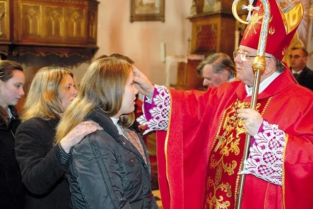 Co robi świadek na bierzmowanie? Obowiązki i wsparcie duchowe
