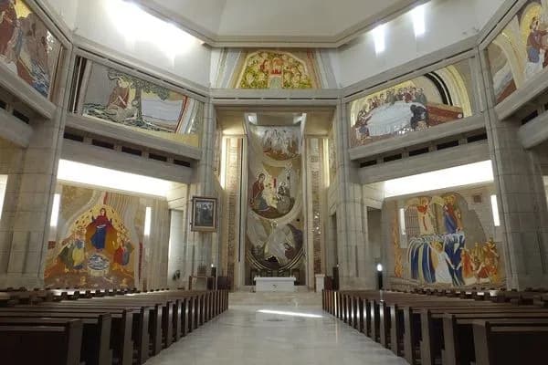 Mozaiki w Sanktuarium Jana Pawła II: historia, symbolika i ich ukryte znaczenia