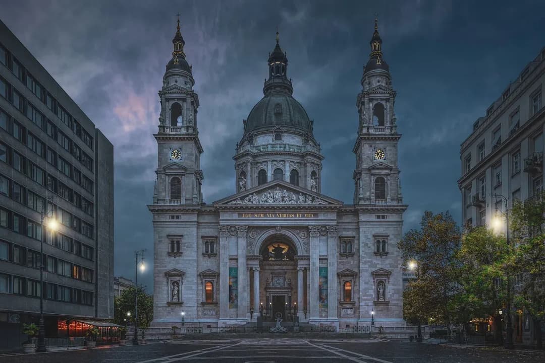 Czym jest sanktuarium? Definicja, znaczenie i rola w religii i kulturze