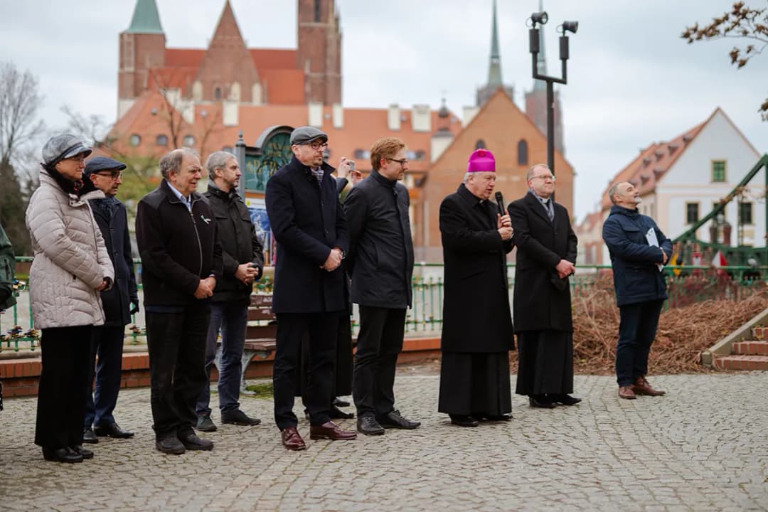Kardynał Stefan Kominek: życie, działalność i wpływ na Kościół katolicki