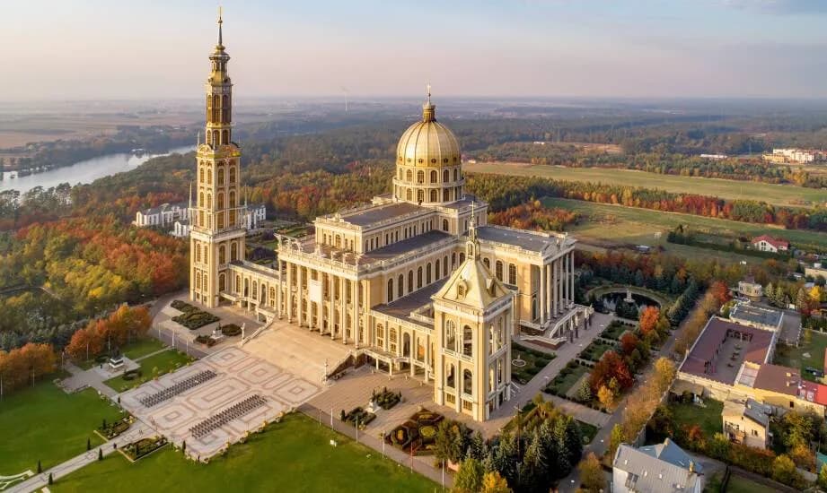 Sanktuarium Matki Boskiej Częstochowskiej: Historia i znaczenie pielgrzymek