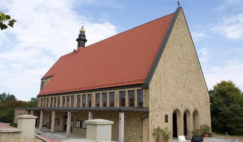 Sanktuarium Dziekanowice: Historia, msze i tajemnice kultu Matki Bożej